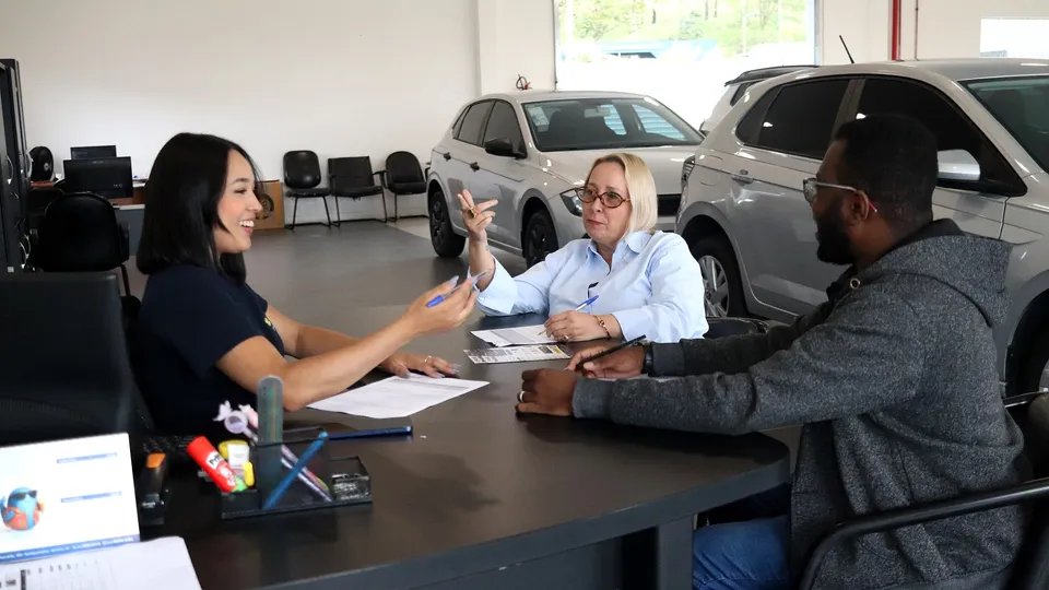 Equipe da Fiorelli em atendimento no escritório